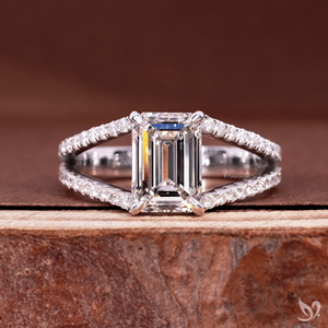 แหวนเพชรทรงเหลี่ยมมรกต 2 กะรัต สวยงาม ประดับเพชรแบบฝังเต็มตัวเรือน ทองคำขาว 10K ได้รับการรับรองจาก IGI แหวนสำหรับเจ้าสาว - Product Image 1