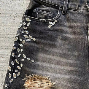 Shorts en jean déchirés pour homme, taille haute, avec détails en strass, style streetwear décontracté, pour l'été - Product Image 6