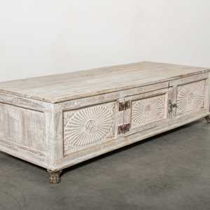 Mesa de Centro Vintage de Madera con Diseño Floral Tallado a Mano, Mueble Rústico de Estilo Campestre con Una Puerta para Sala de Estar, Dormitorio o Comedor - Product Image 2