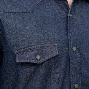 Chemise en jean bleue pour homme, manches longues, col montant, boutonnée, poches poitrine, coupe droite, streetwear, délavage moyen, surpiqûres vintage - Product Image 3