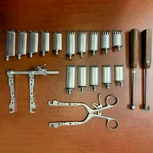 Sistema de Retracción Cervical Caspar de Alta Calidad y Premium, Instrumentos de Acero Inoxidable Alemán, Fuente de Alimentación Manual, Certificado CE - Product Image 1