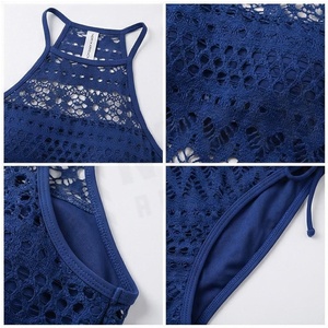 Traje de baño azul de una pieza con cuello halter para mujer, con diseño geométrico calado y lazos laterales - Product Image 4
