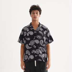 Camiseta con Estampado Gráfico Moderno, Casual y Cómoda para Hombre y Mujer, OEM 2026, Fabricada por TRIOTAKE INDUSTRY - Product Image 4