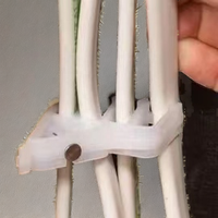 Installation facile Clips de câble R blancs Pince de câble en plastique à clous Serrure positive à encliquetage réglable Peut contenir 4 câbles électriques