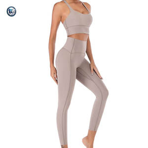 Tenue de sport ajustée et respirante avec leggings extensibles et soutien-gorge de sport pour les entraînements quotidiens - Product Image 1