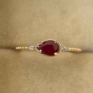 แหวนอาร์ตเดโคประดับทับทิมทรงลูกแพร์ เงินแท้ 925 ชุบทอง 14K ของขวัญแต่งงานวินเทจ - Product Image 1