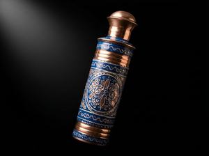 Botella de Agua de Cobre Grabada a Mano con Diseño Floral Esmaltado, Frasco Ayurvédico de Cobre Puro, Ecológico y con Aislamiento Térmico - Product Image 6
