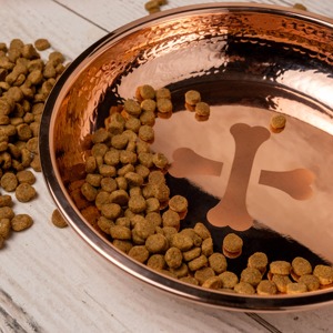 Tazón de cobre hecho a mano para perros, para comida y agua, con diseño único. - Product Image 6