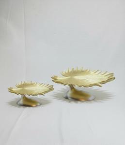 Support à gâteau élégant et luxueux en métal doré, design feuille, plateau de service pour desserts, pour boulangerie, mariage, fête, événement - Product Image 1