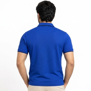 Polo homme confortable, doté d'une construction respirante, d'une texture douce et d'un style polyvalent, idéal pour les occasions décontractées et habillées. - Product Image 2