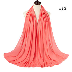 Nouveau Foulard Long Monochrome Froissé en Satin Naturel Malaisie Indonésie, Souple et Respirant, Vente en Gros de Hijabs - Product Image 5