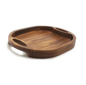Accessoire de service en bois de qualité, offrant une composition stable, une finition élégante et un support efficace pour les repas. - Product Image 2