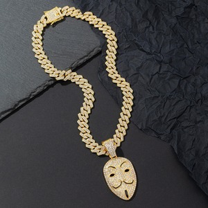 Nouveau Collier Pendentif Masque Entièrement Sertie de Diamants Style Européen et Américain, Plaqué Or, Tendance Hip Hop Urbaine - Product Image 6