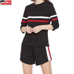 Ensemble t-shirt et short pour femme, matière douce de qualité supérieure, léger et respirant, parfait pour la salle de sport en été - Product Image 1