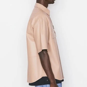Camisas de Hombre Personalizadas OEM de Manga Corta, Hombros Caídos, Bolsillos Dobles en el Pecho, Botones de Cuerno, Cuero Sintético Sólido, Estilo Vintage Hip Hop - Product Image 2