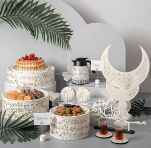 Base para Pastel de Concha de Nácar Ecológica Hecha a Mano con Intrincado Diseño Floral Incrustado, Apta para Lavavajillas y Microondas, para un Estilo Elegante - Product Image 5