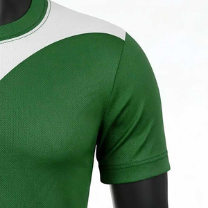 Camiseta de Manga Corta con Cuello Redondo y Estampado Verde y Blanco para Hombre, de Secado Rápido, Tejida, Deportiva, Corte Regular - Product Image 4