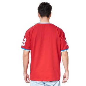 เสื้อยืดคอกลมแขนสั้นสีแดงสำหรับผู้ชาย ผ้าเจอร์ซีย์คอตตอน 100% พิมพ์ลายตามสั่ง ดีไซน์โอเวอร์ไซส์ ผ้าระบายอากาศได้ดี โลโก้ด้านหน้า สไตล์ลำลอง - Product Image 2