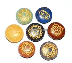 Chakra Natural Oval Set Crystal Stone Tree Life Caja de regalo Decoración Piedra preciosa Grabada Curación Regalo Embalaje Práctica espiritual - Product Image 2