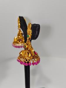 Pendientes Jhumka Antiguos de Oro Sólido de 22k, Hechos a Mano con Esmeraldas Verdes y Perlas Naturales para Bodas - Product Image 2