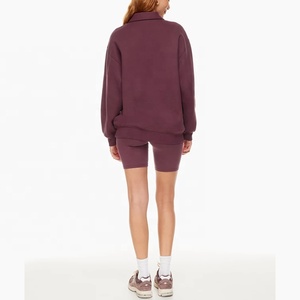 Sudadera de alto rendimiento personalizada para mujer, con cuello de botones, hombros caídos, puños y dobladillo acanalados, de forro polar grueso y color liso - Product Image 3