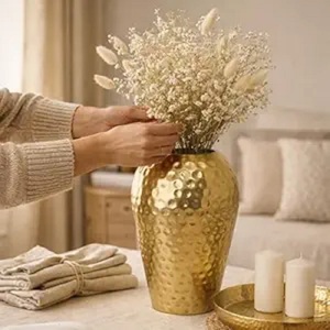 Jardinière ronde cannelée dorée de luxe avec pot décoratif en métal haut de gamme pour plantes d'intérieur et décoration intérieure - Product Image 5