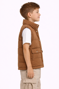 Gilet matelassé rustique marron pour garçons, veste d'hiver classique sans manches à boutons-pression, offre une chaleur légère. - Product Image 2