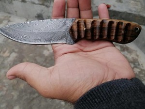 มีดเหล็กดามัสกัส ใบมีดแบบ Fixed Blade ปลายแหลม ขอบตรง ด้ามไม้ สำหรับกิจกรรมกลางแจ้ง ทำด้วยมือ - Product Image 4
