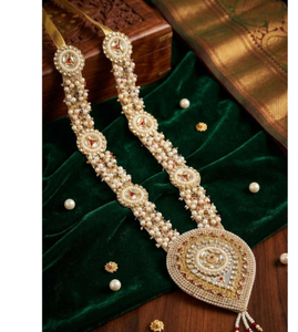 Guirlande de perles Mala faite à la main avec pendentif en pierre pour la décoration de mariage Pooja et l'usage spirituel - Product Image 1