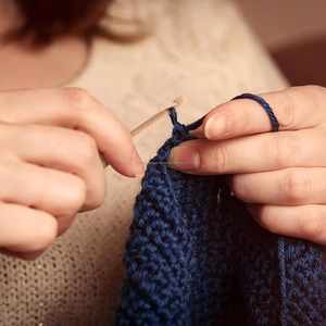 Crochets à crochet en résine faits à la main, confortables et durables, avec des couleurs attrayantes pour un crochetage fluide par FWE - Product Image 4