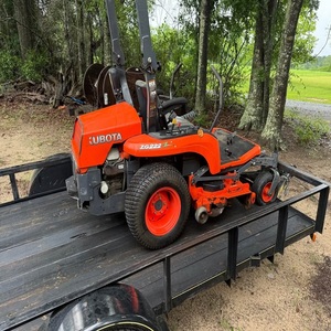 Tondeuse à gazon Kubota Zg222 à braquage zéro, moteur diesel, système de coupe robuste, coupe précise, fonctionnement rapide et fiable. - Product Image 2