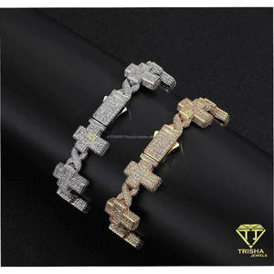Pulsera de eslabones geométricos en tono dorado con paneles de piedras brillantes y cierre de caja para minoristas e importadores de joyería al por mayor - Product Image 2