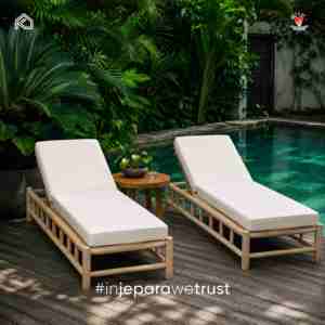 Chaise longue de luxe en teck Lestari Indonesia, avec lattes rondes, résistante aux intempéries, avec coussin, pour villa, resort, piscine, Jepara - Product Image 1