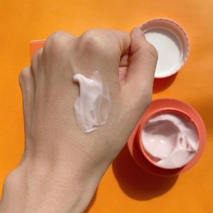 [POUR LA PEAU] ครีมบำรุงผิวหน้าสูตรปรับสีผิวจากเกาหลี ผลิตจากส่วนผสมจากธรรมชาติ เนื้อไม่เหนียวเหนอะหนะ ช่วยให้ผิวกระจ่างใส - Product Image 1