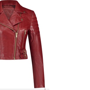 Blouson de motard en cuir véritable rouge pour femme, style universitaire, coupe courte, avec double boucle et épaulettes rembourrées, OEM - Product Image 3