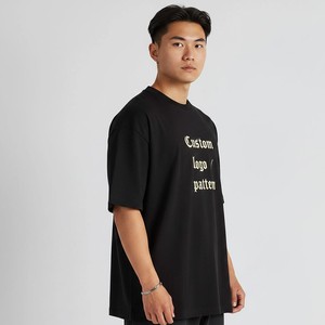 Camiseta Negra Extra Grande con Estampado Personalizado para Hombre, Manga Corta, Cuello Redondo, Informal, de Algodón Jersey Premium, con Patrón de Letras y Logotipo Frontal, OEM ODM - Product Image 3