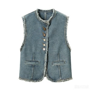Veste en jean pour femmes en gros avec boutons métalliques pour les marques de mode indépendantes avec production à faible MOQ - Product Image 2