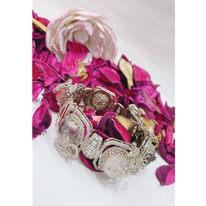 Pulsera de Diseño con Moissanita y Acabado Dorado de Primera Calidad para Mujer, Ideal para Bodas y Fiestas - Product Image 1