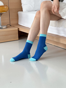 Calcetines de Mujer con Bloques de Color, Transpirables, de Algodón Tejido, para Uso Diario, Estilo Regular, Temporada de Primavera - Product Image 1