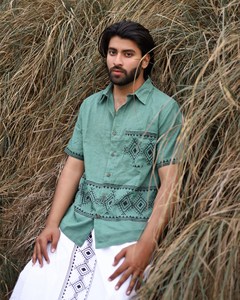 Camisa de Lino Hecha a Mano en Color Verde Salvia para Hombre, Manga Corta, Mezcla de Algodón y Lino, Transpirable, Informal de Verano, con Botones - Product Image 1