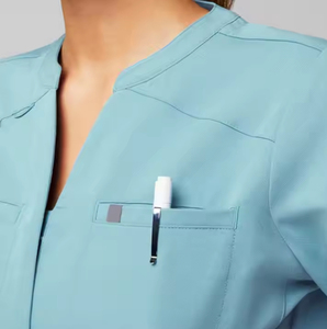 Combinaison médicale pour femmes, bleu clair, manches courtes, tricot en coton et polyester, uniforme d'hôpital avec cordon de serrage à la taille - Product Image 5