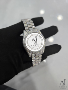 AARVA JEWELS นาฬิกาสแตนเลสสตีลสุดหรูสำหรับผู้หญิง 38 มม. หน้าปัดกลม คริสตัลแซฟไฟร์ ระบบควอตซ์ ตัวล็อคแบบพับได้ - Product Image 2