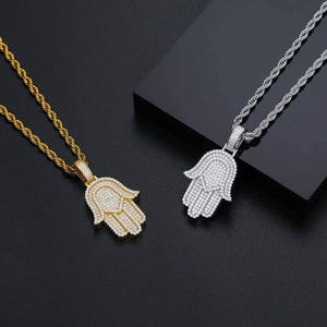 Colgante de Mano Hamsa Religiosa de Plata de Ley 925 Bañada en Oro Blanco con Moissanita VVS Iced Out Elegante para Hombre - Product Image 5
