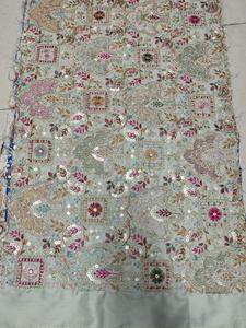 Tissu en satin de soie brodé à motifs floraux pour robe, veste, abaya, kaftan, burqa, vêtements de mariée et de mariages, veste pour enfants. - Product Image 1