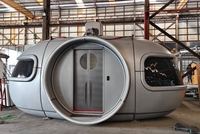 Maison capsule spatiale futuriste personnalisée en usine, fonctionnelle, mobile, épurée, robuste, installation facile, configuration intelligente