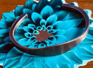 Bracelet manchette personnalisé en cuivre pur fait main, bijou en cuivre massif gravé, artisanat en métal, bijou thérapeutique conique pour hommes et femmes, OEM - Product Image 3