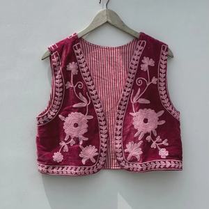 Gilet et gilet en velours fleuri Suzani brodé sans manches pour femmes 100% coton hiver veste courte avec remplissage en coton - Product Image 1