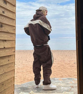 Ensemble de survêtement décontracté uni avec coupe-vent léger 100 % coton biologique, entièrement zippé, personnalisable avec logo et patchwork - Product Image 2