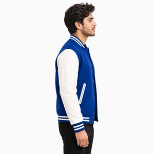 Veste universitaire Letterman en mélange de laine de qualité supérieure, manches en cuir, bordures rayées, fermeture à boutons-pression, doublure confortable et chaude, personnalisable - Product Image 3