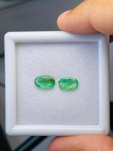 Paire d'émeraudes naturelles de Zambie, taille ovale, 2,02 carats, qualité AAA, belle couleur, coupe et polissage parfaits pour la création de bijoux. - Product Image 4